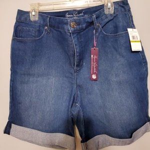 These are Gloria Vanderbilt jean shorts. Sz. 14, NWT.